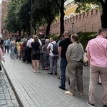 «Боимся, не вернут Ильича»: россияне прощаются с Лениным перед закрытием Мавзолея